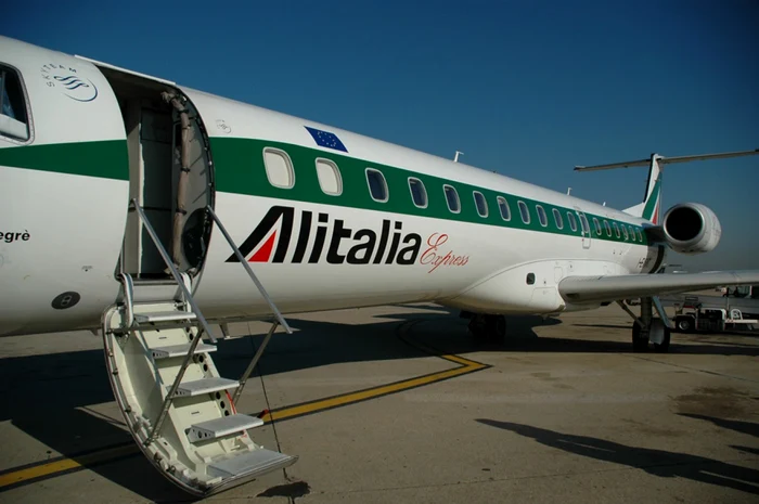 Şefii Unicredit şi Intesa Sanpaolo sunt cercetaţi în legătură cu falimentul Alitalia. Foto travelmix.ro