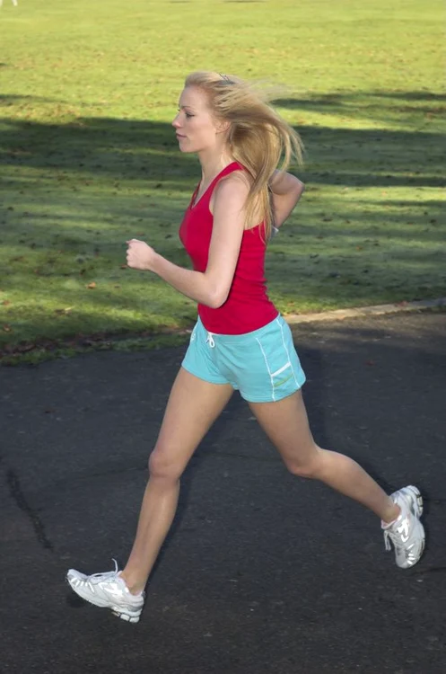 
    Alergatul este cel mai simplu şi eficient sport pe care îl poate practica oricine  