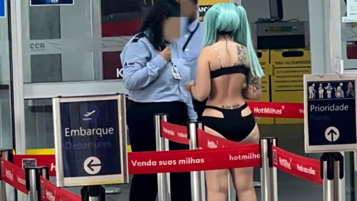 Aşa a venit Kine-Chan la aeroport