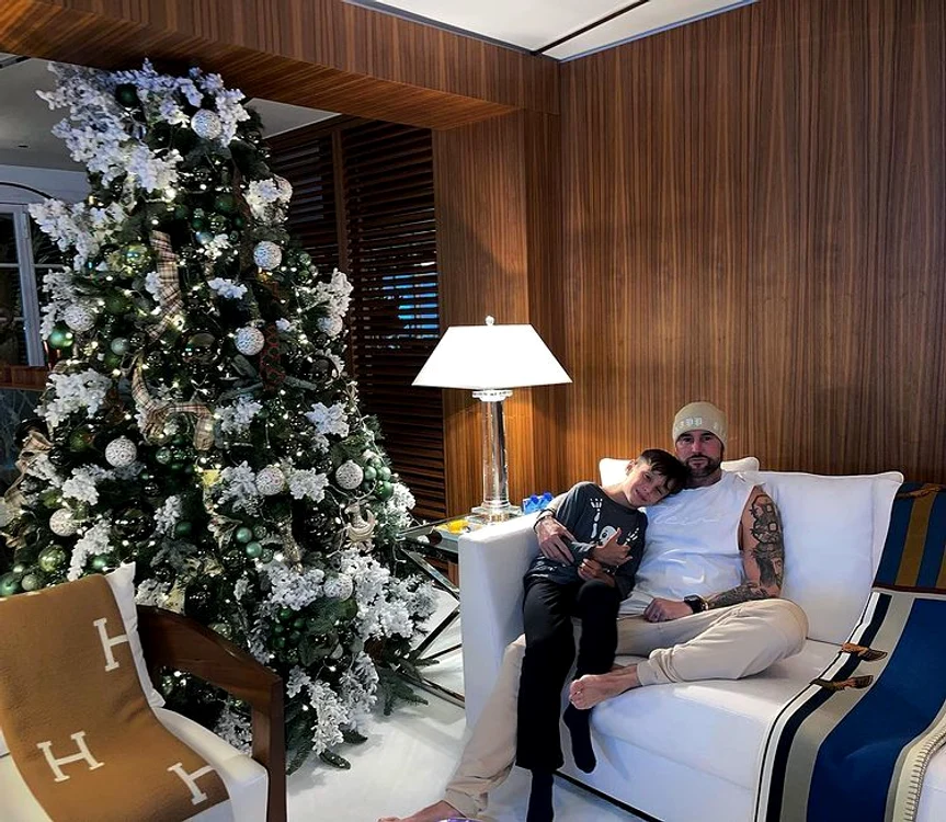 10 philipp plein si a decorat casa excentric de craciun 1 jpg jpeg