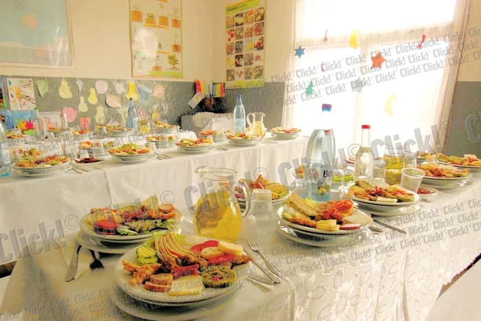 Slujba de parastas în memoria pilotului Adrian Iovan şi a studentei Aurelia Ion (Fotografii: Dorin Ţimonea)