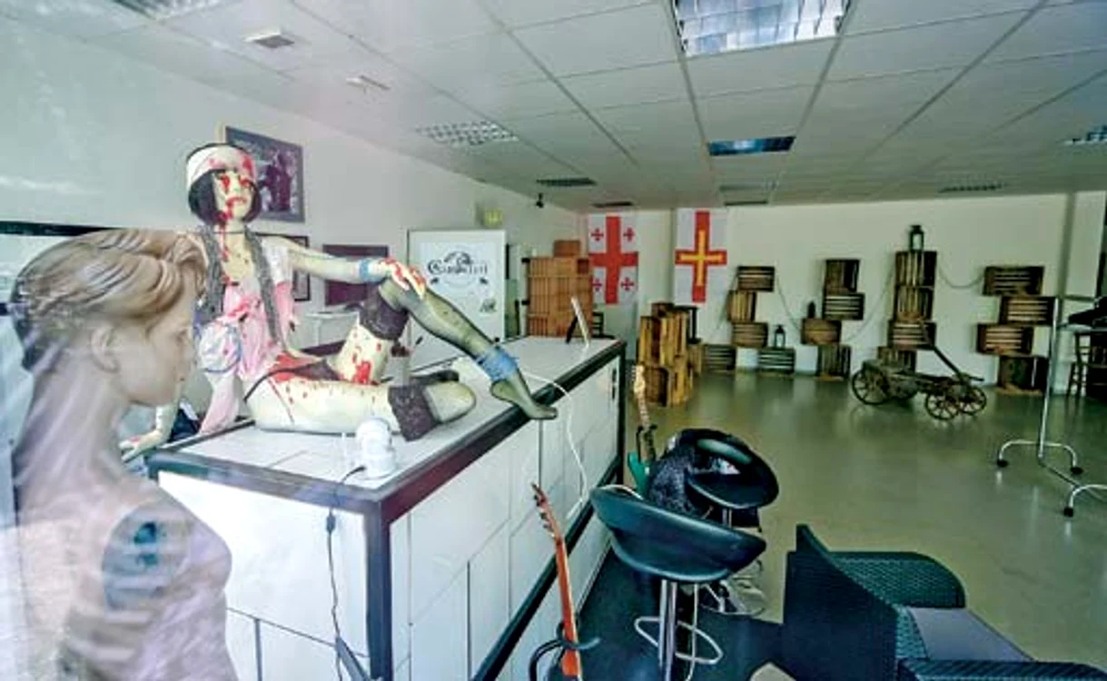 
    Poliţiştii au mai descoperit  două cadavre în casa  criminalei din Wittingen  