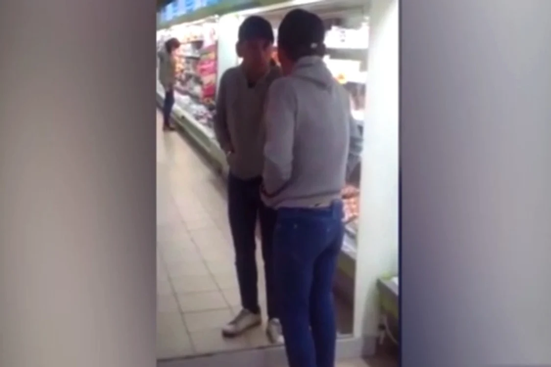 Bețivul s-a supărat foc pe reflexia din oglindăfoto: captură video/Mirror