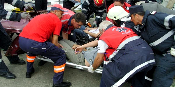 Arhivă: Pompierii au intervenit pentru salvarea femeii blocate în casă 