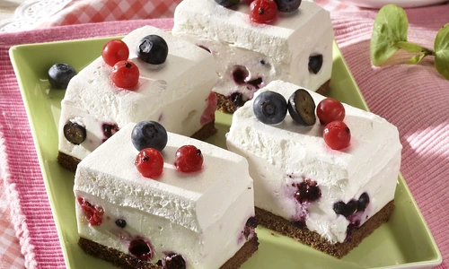 prajitura cu crema de branza si fructe de padure jpeg