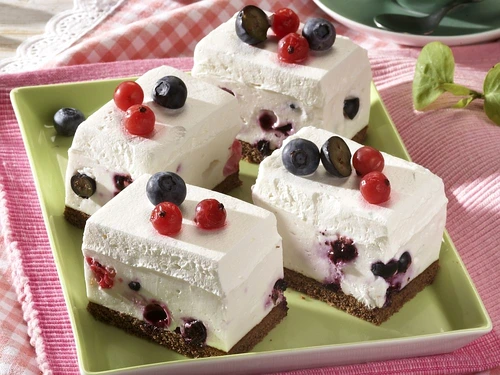 prajitura cu crema de branza si fructe de padure jpeg