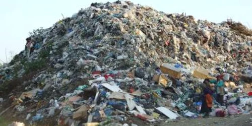 Satu Mare: Blocaj la frontiera cu Ungaria, iar gropile de gunoi presează primarii - Revista Presei Locale