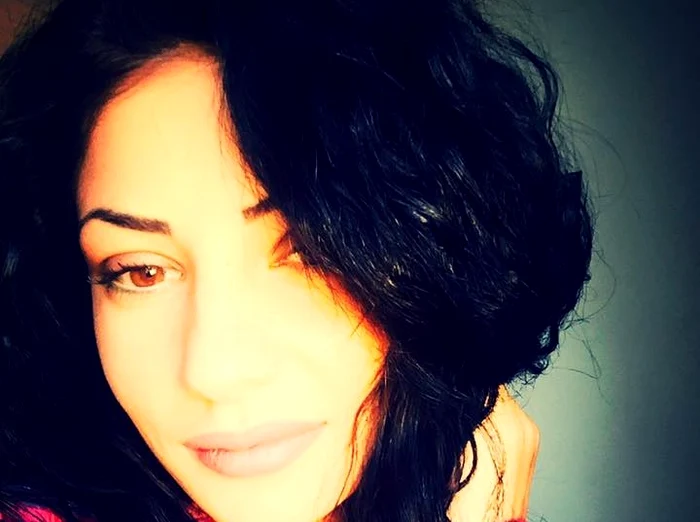 Prezentatoarea îşi va lansa primul album solofoto: arhiva personală