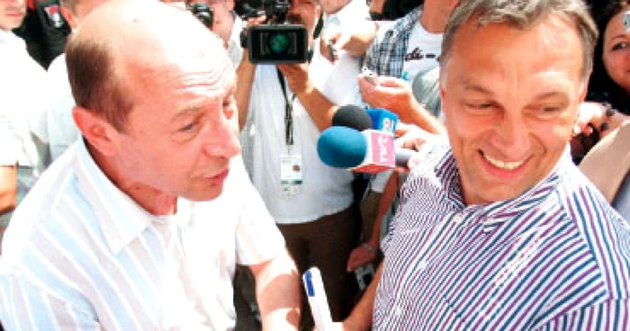 Băsescu, huiduit şi lăudat de maghiari