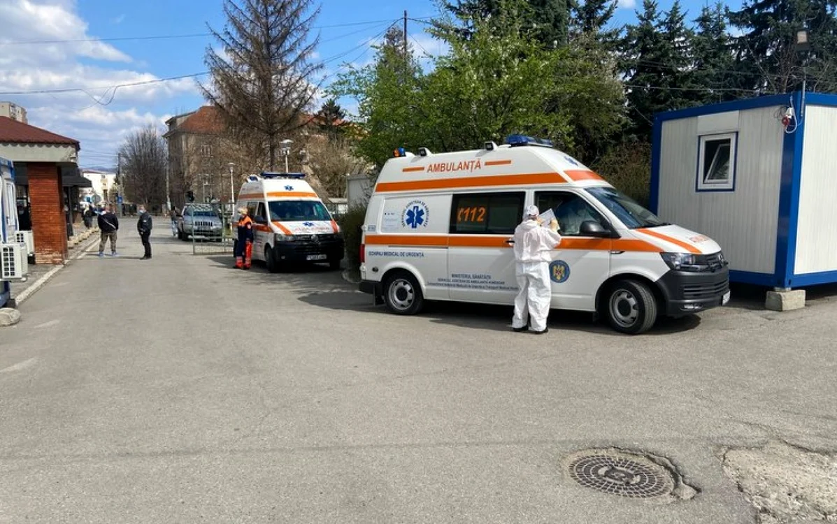 Curtea SPitalului judeţean Deva. Foto: Prefectura Hunedoara