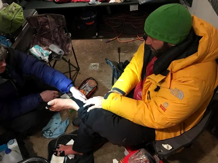 Degerăturile au fost cât pe ce să îi determine pe medici să-l împiedice pe Tibi să continue cursa FOTO. 6633 Arctic Ultra