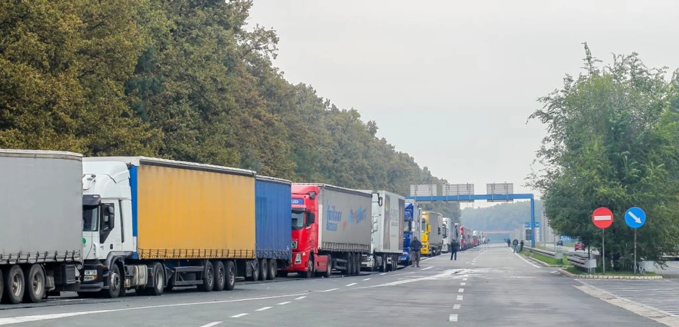 Încă de săptămâna trecută, Croaţia a blocat transporturile din Serbia, închizând aproape toate intrările în ţară, în afară de una, pentru a împiedica intrarea migranţilor