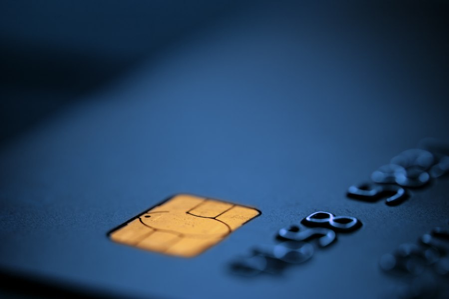 Carduri fără comisioane pentru populație. Ce se întâmplă cu salariile cash și plățile la comercianți