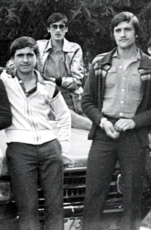 
    Doi "băieţi", unul la 15 ani, altul la 17Foto: Arhiva personală  