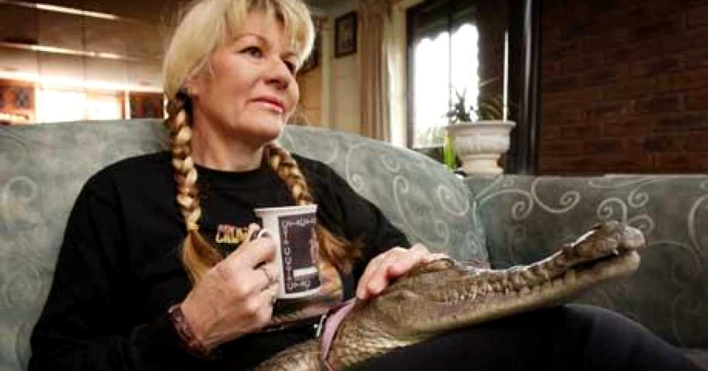 O femeie a divorţat pentru a-şi creşte crocodilul