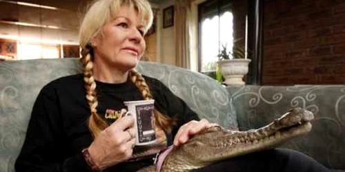 O femeie a divorţat pentru a-şi creşte crocodilul
