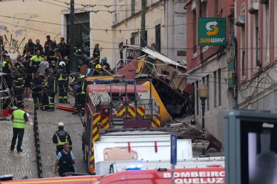 Accident de coșmar în Lisabona: celebrul funicular Gloria a deraiat. Trei morți și zeci de răniți 