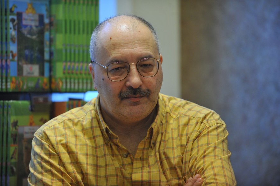 Se solicită retragerea Diplomei „Meritul Academic” istoricului Alex Mihai Stoenescu. „Delaţiunile sale au trimis oameni în închisoare”