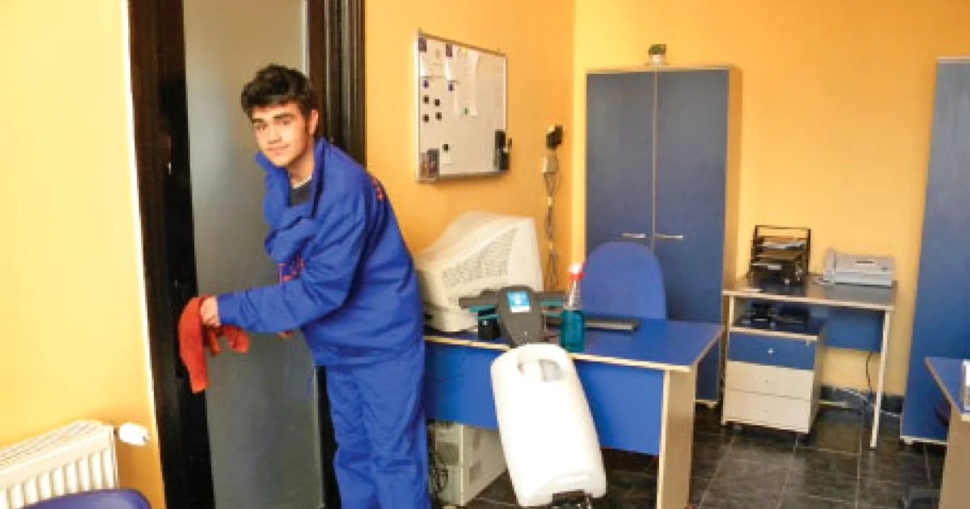 Angajaţii firmelor de curăţenie sunt foarte solicitaţi la sfârşit de an
