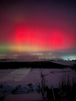 Aurora boreală surprinsă în Suceava/FOTO: Facebook/Taciuc Alexandru
