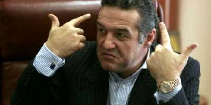 Becali vrea arbitrii străini şi în retur