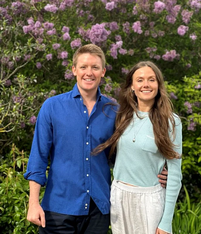 Miliardarul Hugh Grosvenor, Ducele de Westminster, şi logodnica Olivia Henson. FOTO: Instagram