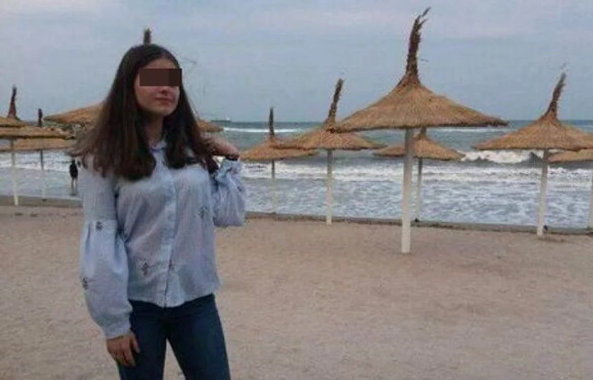 
    Alexandra Măceșanu a fost luată la ocazie de Gheorghe Dincă, apoi ucisă și arsă în casa acestuiaFoto: Arhiva personală  