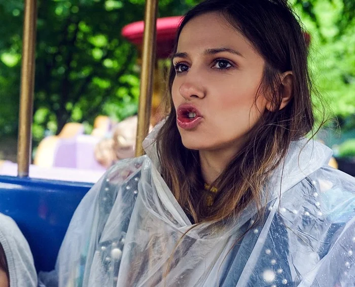 
    Dana Rogoz s-a ales cu buza spartă după ce fiul ei, Vlad, a aruncat cu o jucărie în eafoto: arhiva personală  