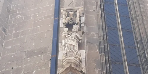Statuile de pe Biserica Neagră FOTO Ioan Buciumar