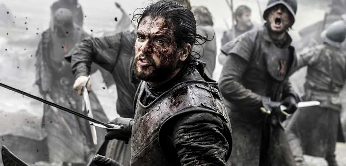 Kit Harington, în rolul lui Jon Snow într-una dintre cele mai spectaculoase scene de luptă din serial FOTO HBO