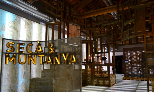 Sala de secà i muntanya del Museu Valencià d'Etnologia jfif