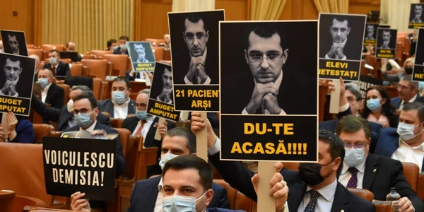 Motiune Vlad Voiculescu FOTO Iulian Birzoi