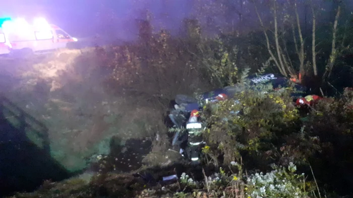 Șapte persoane au fost rănite după ce o ambulanță s-a răsturnat Foto: Ambulanța Gorj