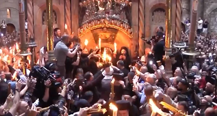 S-a aprins Lumina Sfântă la Ierusalim FOTO: Captura video