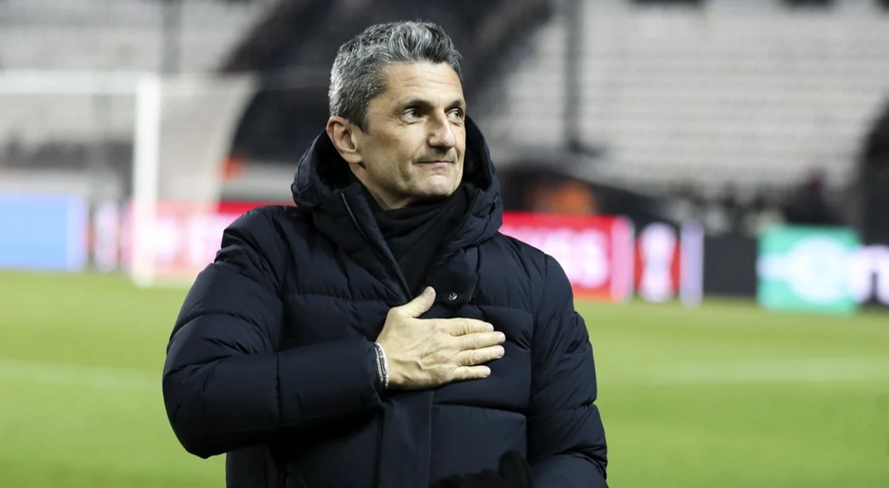 Răzvan Lucescu, extrem de afectat la primul meci al lui PAOK în play-off. Foto Facebook