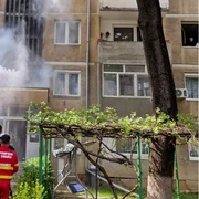incendiu bloc Foto ISU bihor jpg