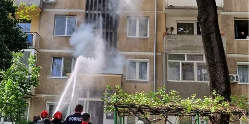 incendiu bloc Foto ISU bihor jpg