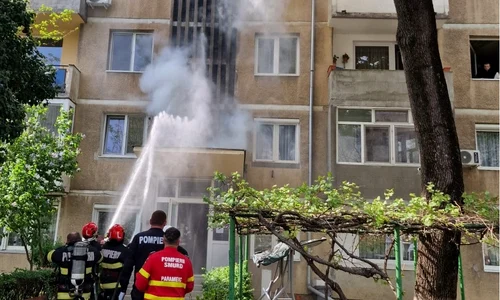 incendiu bloc Foto ISU bihor jpg