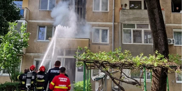 incendiu bloc Foto ISU bihor jpg