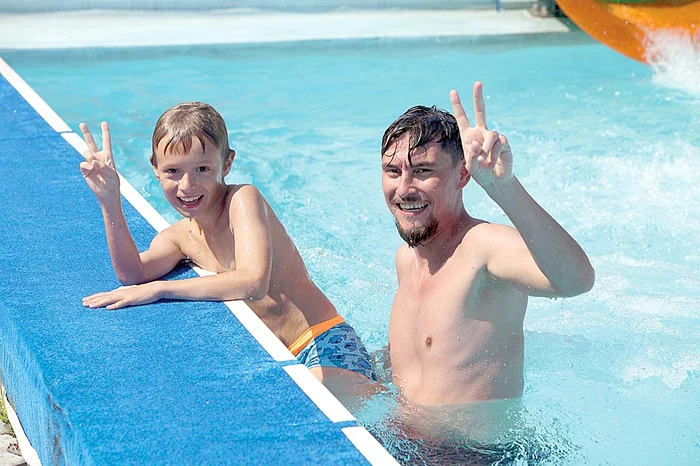 Pentru David şi Mihai  a fost prima bălăceală  pe anul acesta 