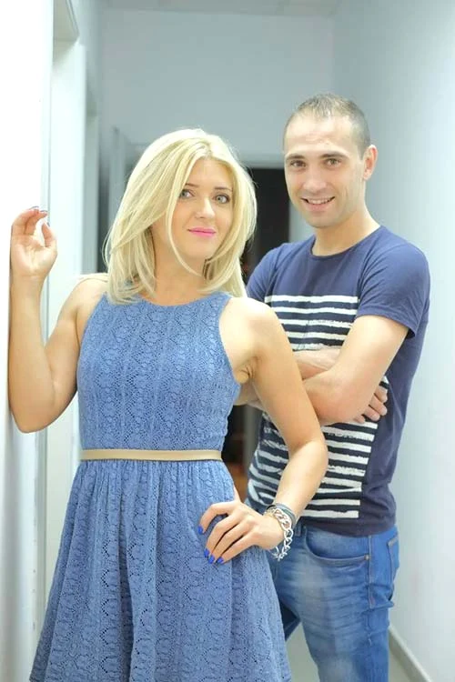 
    Oana Paraschiv şi Adrian Dincă prezintă Cronica NetuluiFoto: Prima TV  