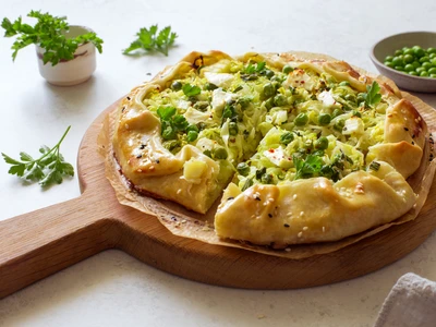 Placinta cu varza si mazare  Sursa foto shutterstock 1967135323 jpg