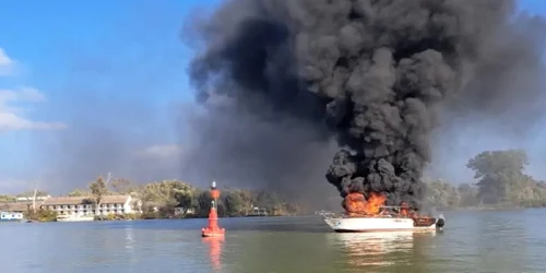incendiu barca Mila 35, foto ISU Tulcea jpg