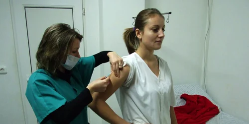 Edina Csech, de 21 de ani a fost prima asistentă care s-a vaccinat împotriva virusului AH1N1 