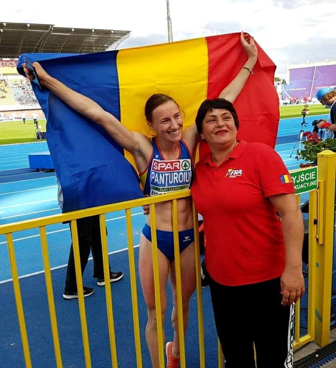Andreea Panţuroiu şi antrenoarea Mihaela Nicoară FOTO: pagina personală Facebook