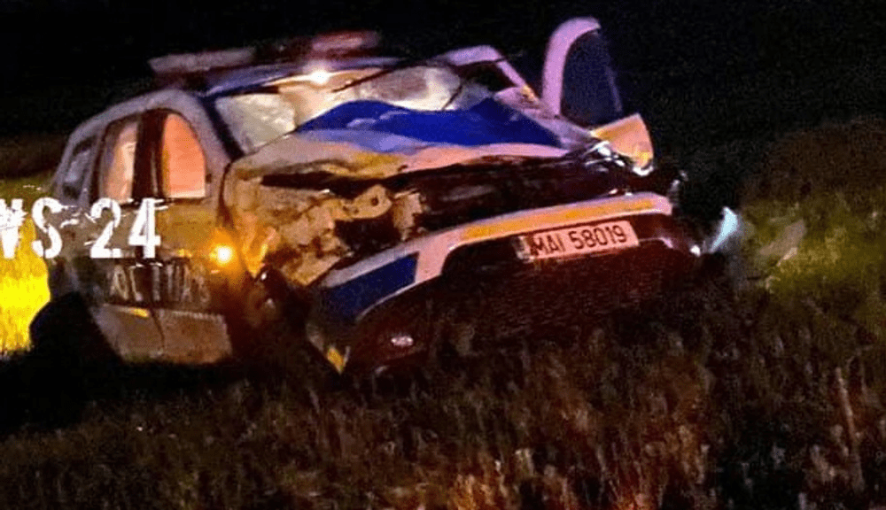 Accident înfiorător - Mașina de poliție s-a răsturnat pe un câmp din Teleorman