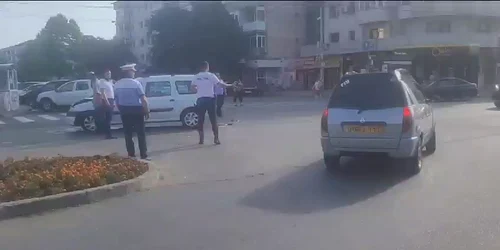 Accident cu o ambulanta implicata, in mijlocul municipiului Slatina (2) mp4 thumbnail png