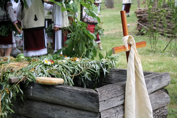 Zone Bărăganului a reuşit să transpună în manieră proprie obiceiurile funerare FOTO: viatalibera.ro