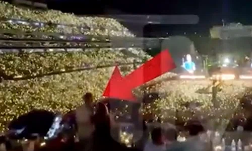 sarutul CEO HR Coldplay jpg