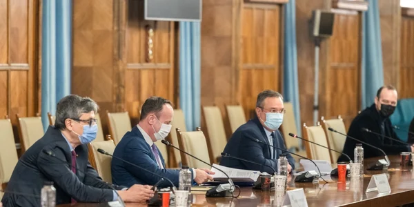 Nicolae Ciuca alaturi de Virgil Popescu si Adrian Caciu FOTO Guvernul Romaniei